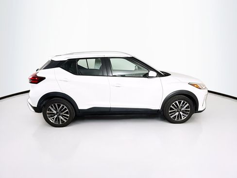 Used 2021 Nissan Kicks SV FWD image 2