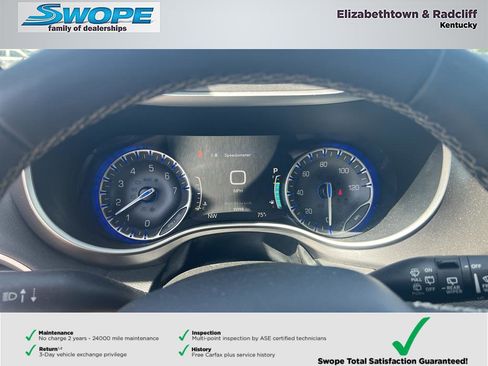 Used 2024 Chrysler Pacifica Touring-L FWD image 17