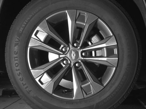 Used 2025 Chevrolet Equinox LT FWD image 13