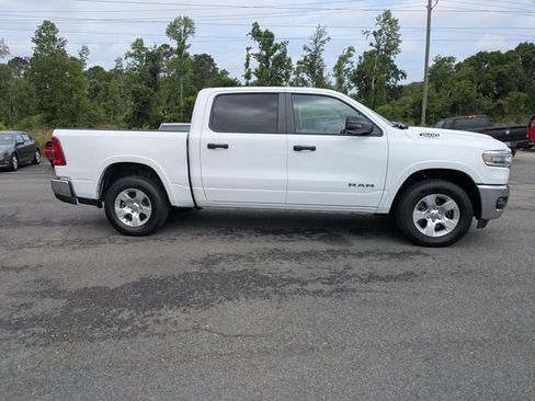 Used 2025 RAM 1500 Big Horn AWD/4WD image 3