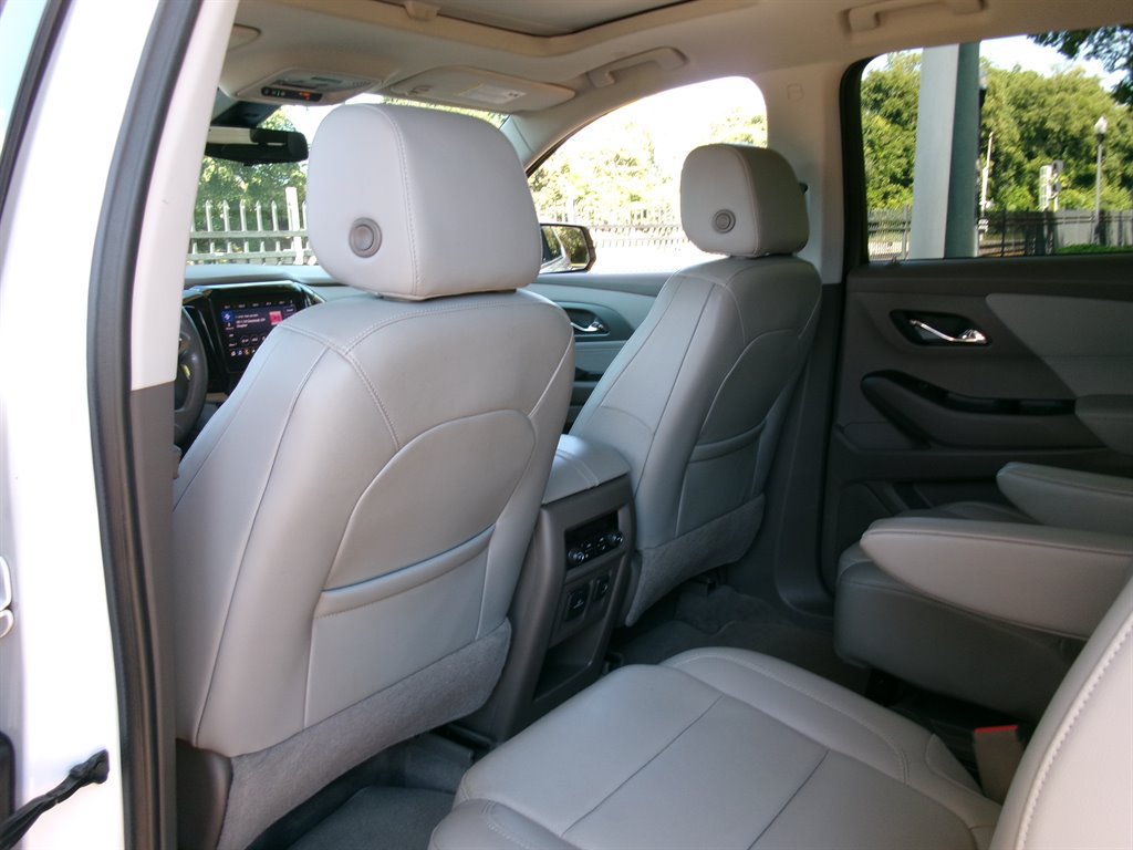 Used 2020 Chevrolet Traverse Premier FWD image 26