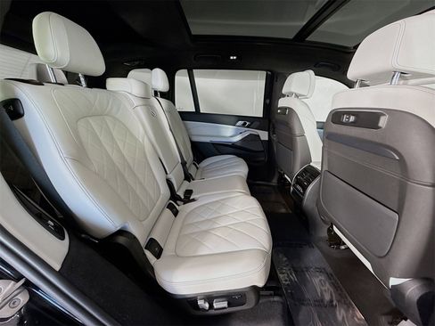 Certified 2023 BMW X7 xDrive40i w/ Premium Package image 30