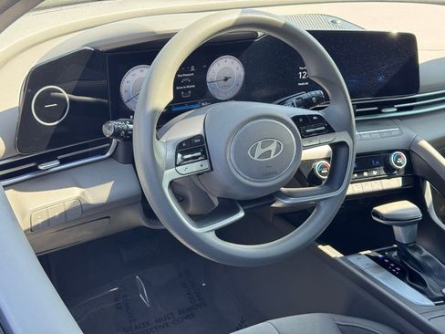 Used 2024 Hyundai Elantra SEL image 18