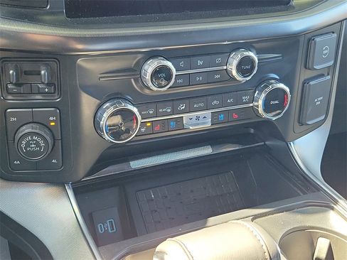 Used 2024 Ford F150 Platinum w/ FX4 Off-Road Package image 29