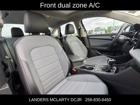 Used 2025 Volkswagen Jetta SE FWD image 11