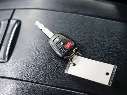 Used 2017 Toyota Highlander Plus w/ Carpet Mat Package image 23