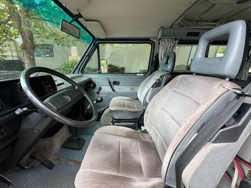 Used 1987 Volkswagen Vanagon GL RWD image 10