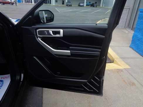 Used 2022 Ford Explorer XLT image 26