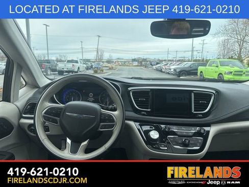 Used 2020 Chrysler Pacifica Limited image 7