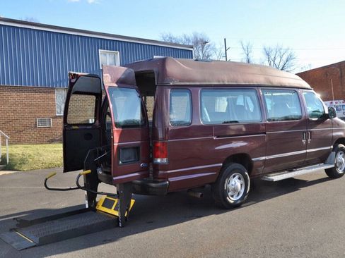 Used 2005 Ford E-350 and Econoline 350 XL image 2
