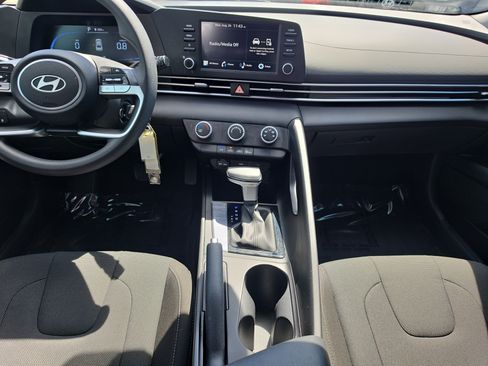 Used 2025 Hyundai Elantra SE FWD image 14