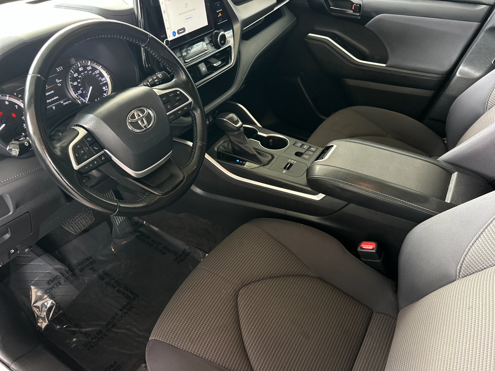 Used 2023 Toyota Highlander LE FWD image 9