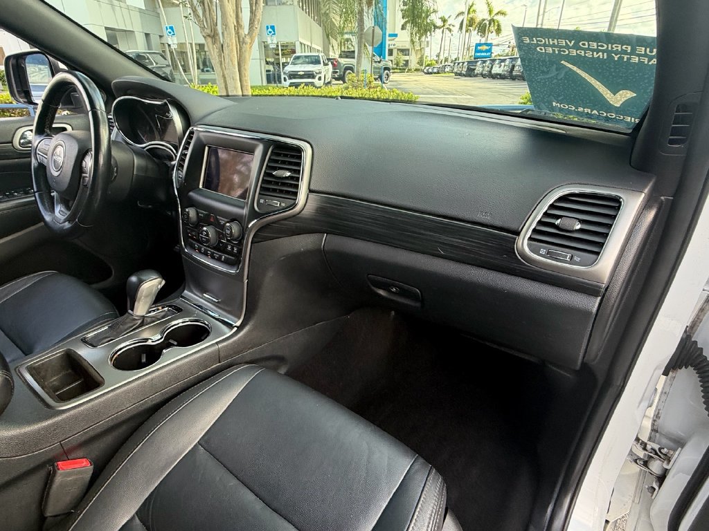Used 2019 Jeep Grand Cherokee Laredo RWD image 17