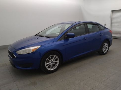Used 2018 Ford Focus SE FWD image 2