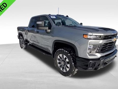 Used 2025 Chevrolet Silverado 2500 Custom w/ Custom Value Package image 3