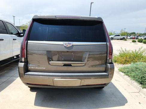 Used 2015 Cadillac Escalade Premium AWD/4WD image 3