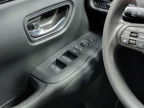 Certified 2025 Honda HR-V LX image 25