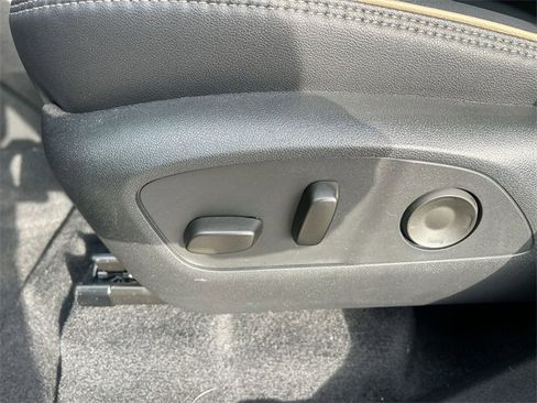 Used 2026 Chevrolet Traverse High Country image 16