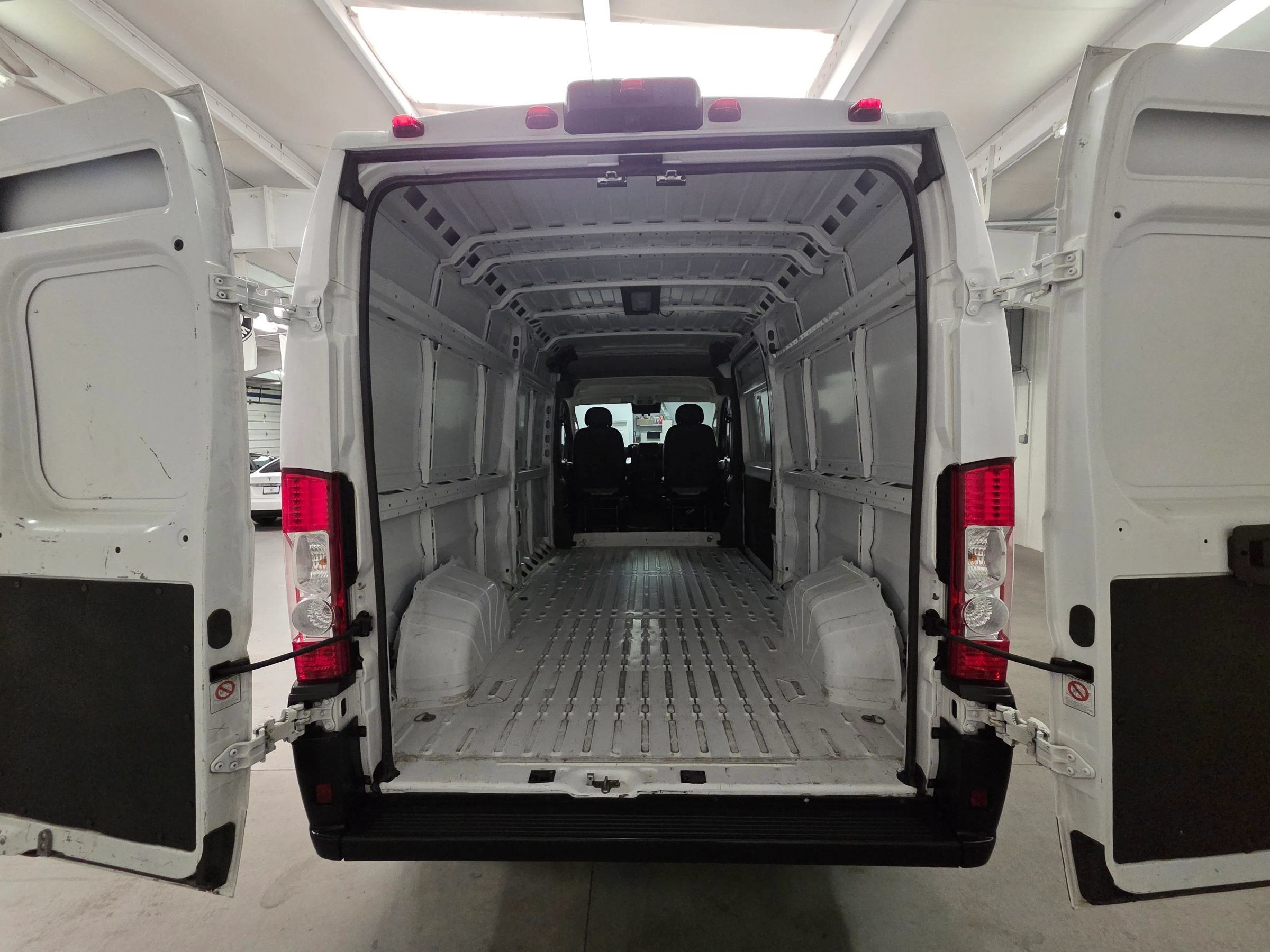Used 2025 RAM ProMaster 2500 w/ Convenience Group FWD image 32