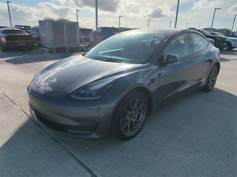 Used 2022 Tesla Model 3 Long Range image 9