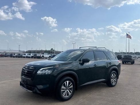 Certified 2023 Nissan Pathfinder SL w/ Black Appearance Package FWD image 9