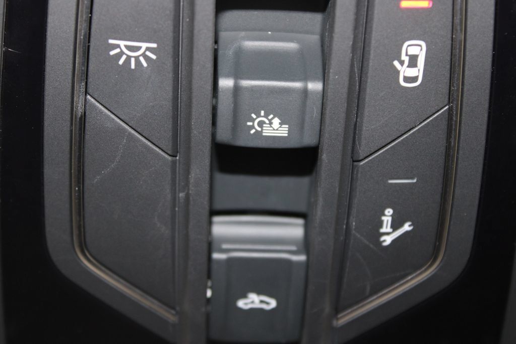 Used 2025 Audi Q7 3.0T Premium Plus AWD/4WD image 47