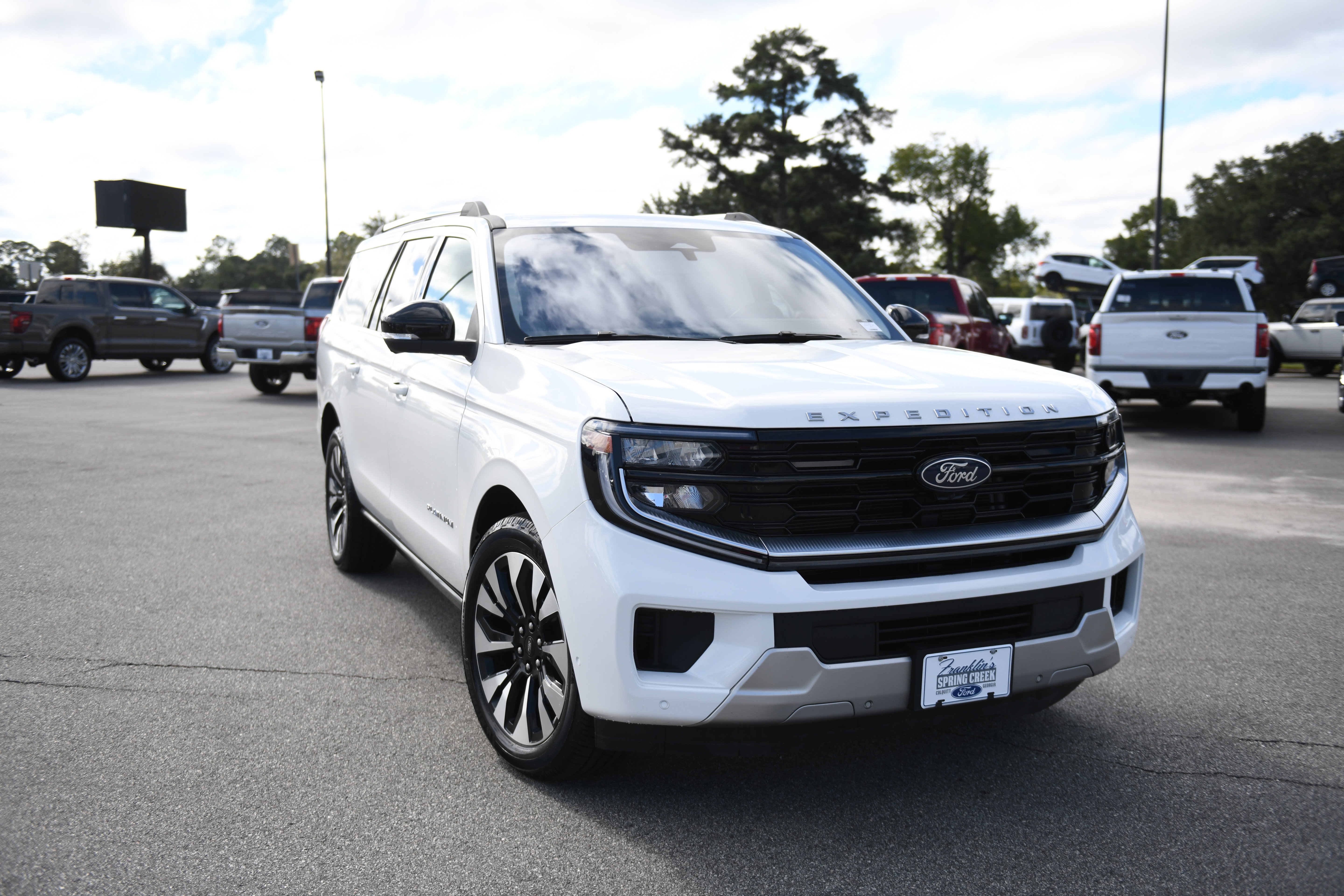 Used 2025 Ford Expedition Max Platinum w/ Driver's Package AWD/4WD image 2