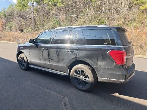 Used 2023 Ford Expedition XLT image 4