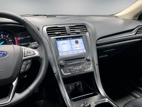 Used 2018 Ford Fusion SE w/ Equipment Group 601A image 10