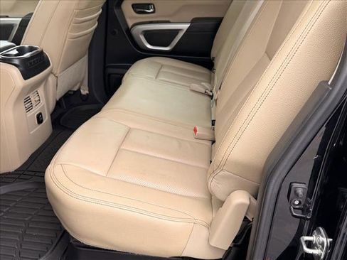 Used 2018 Nissan Titan SV w/ SV Convenience Package image 11