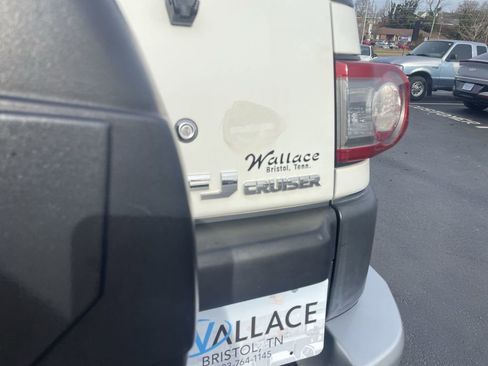 Used 2014 Toyota FJ Cruiser 4WD w/ Upgrade Package image 6