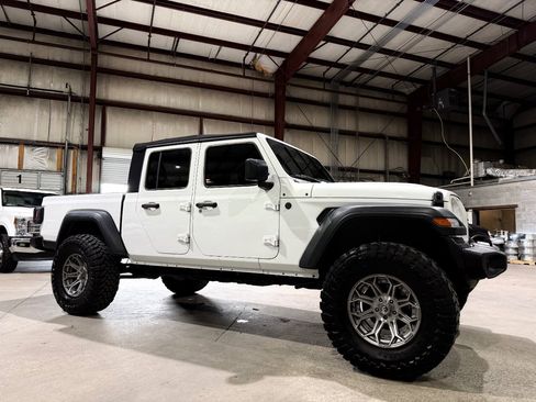 Used 2020 Jeep Gladiator Sport w/ Quick Order Package 24S AWD/4WD image 3