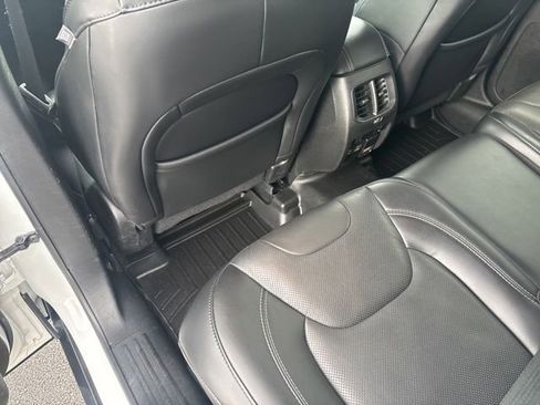 Used 2021 Jeep Cherokee Limited w/ Elite Package AWD/4WD image 19