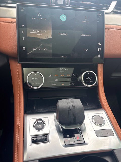 Used 2026 Jaguar F-PACE R-Dynamic S AWD/4WD image 12