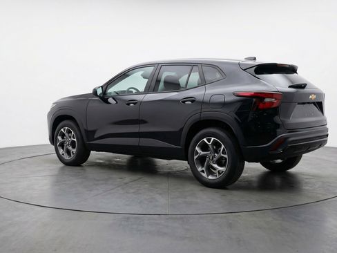 Used 2025 Chevrolet Trax LT image 6