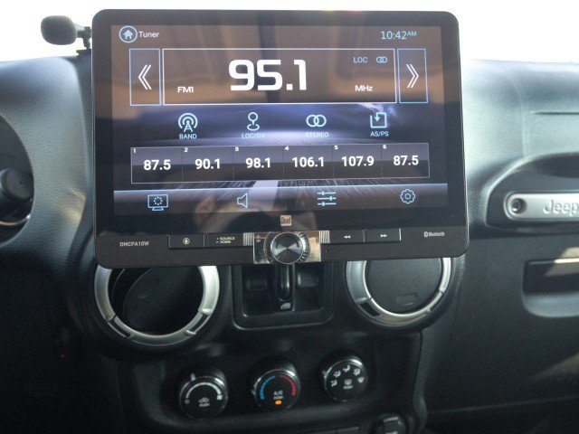 Used 2017 Jeep Wrangler Unlimited Sahara AWD/4WD image 18