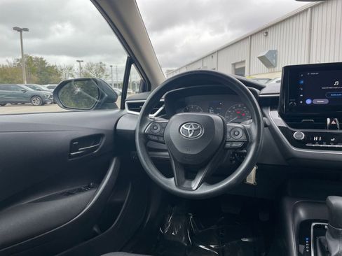 Used 2025 Toyota Corolla LE image 32