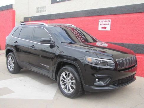 Used 2019 Jeep Cherokee Latitude Plus image 5