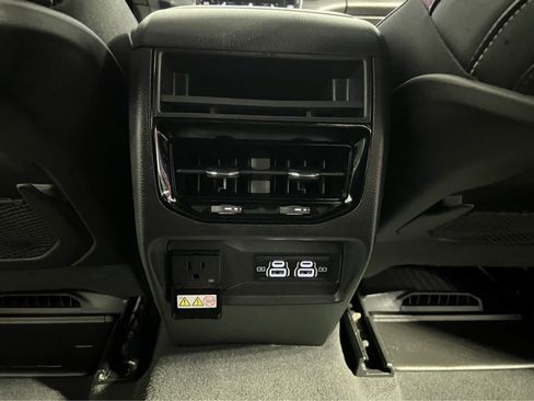 Used 2025 Jeep Grand Cherokee Altitude AWD/4WD image 11