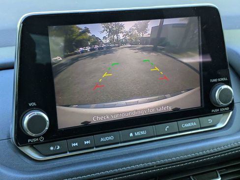 Used 2022 Nissan Rogue SV image 21