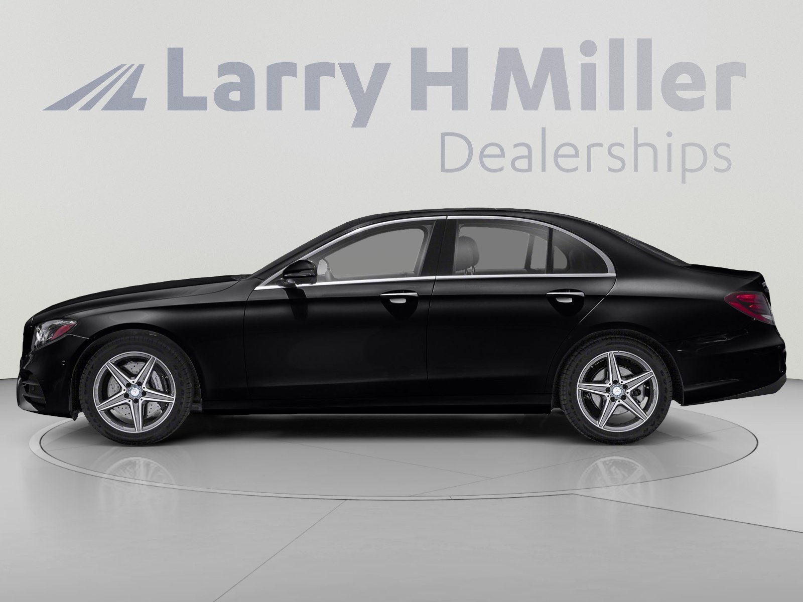 Used 2018 Mercedes-Benz E 300 4MATIC image 3