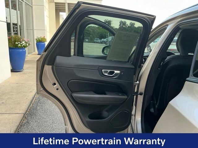 Certified 2024 Volvo XC60 B5 Plus w/ Protection Package Premier AWD/4WD image 21