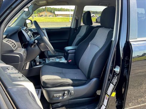 Used 2018 Toyota 4Runner SR5 AWD/4WD image 11