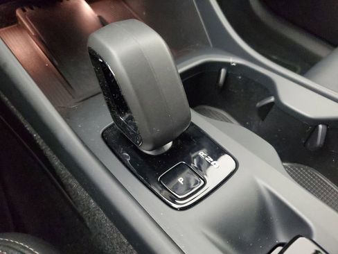 Certified 2025 Volvo XC40 B5 Core image 34