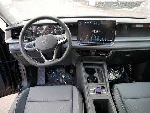 New 2026 Volkswagen Tiguan SE AWD/4WD image 9