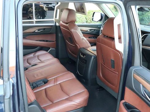 Used 2020 Cadillac Escalade ESV Premium Luxury image 13