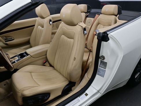 Used 2013 Maserati GranTurismo Sport image 9