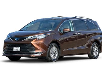 Used 2022 Toyota Sienna XLE