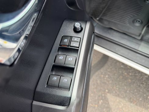 Used 2021 Toyota Tacoma TRD Off-Road AWD/4WD image 12