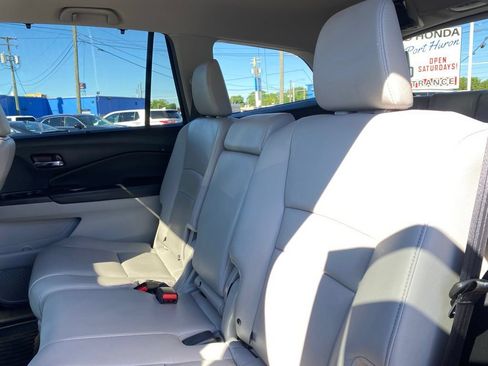 Used 2018 Honda Pilot Touring image 16